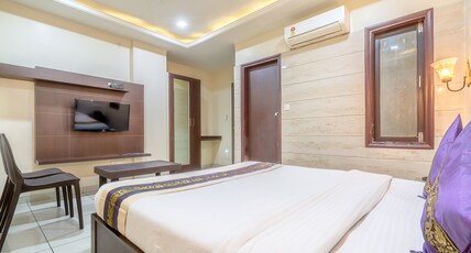 Hotel Sunday inn Room Type - Royal Deluxe Room (Ac) With Free Wi-Fi