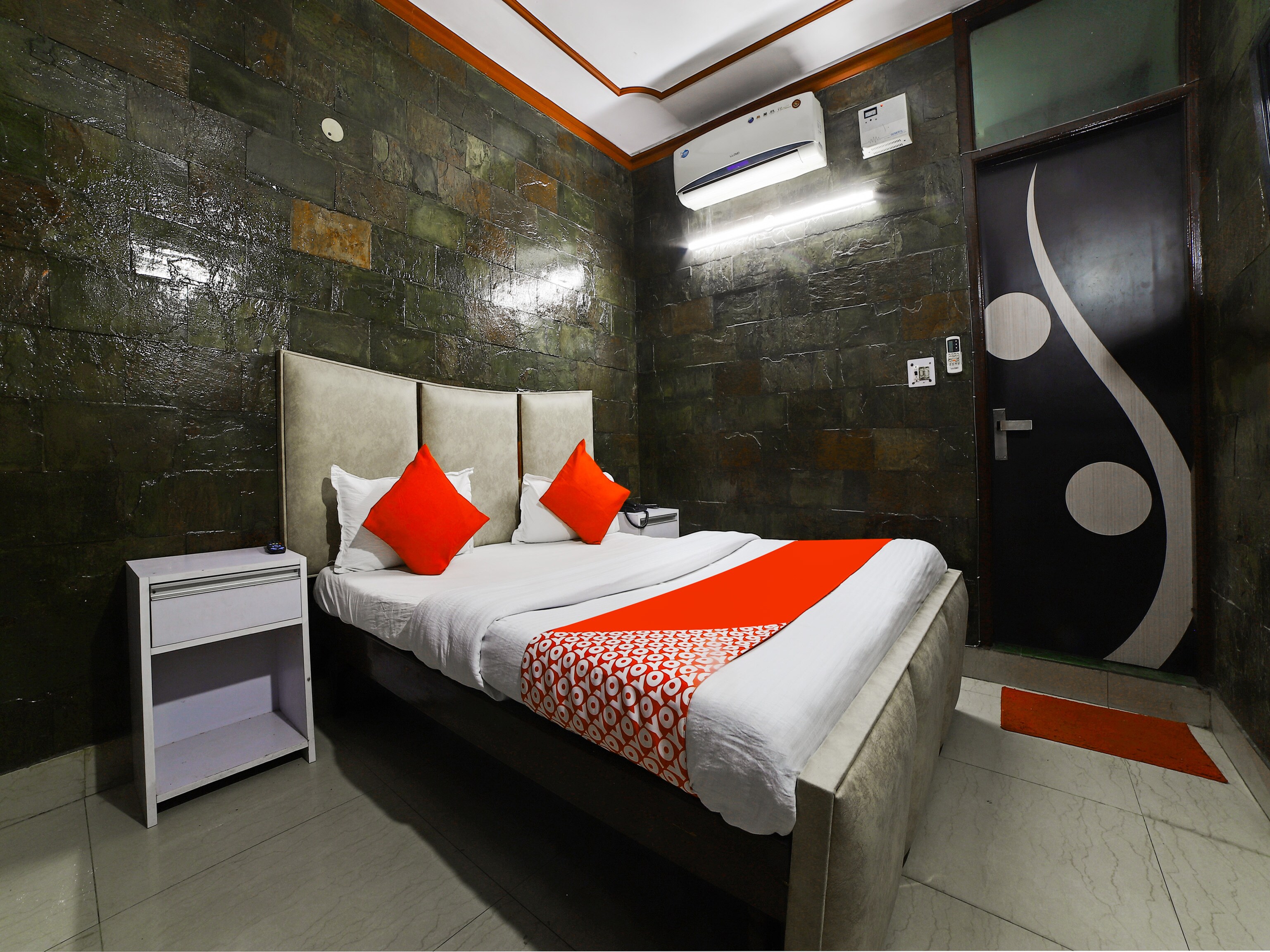 Hotel O Garg Inn - Tap to explore photos