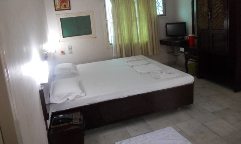 Hotel Sadhabishegam Vaitheeswarankoil - Tap to explore photos