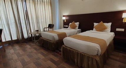 Metteyye Residency Room Type - Premium Room with Temple View and bathtub