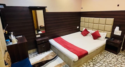 Park Guest House Room Type - AC DOUBLE BED DELUXE ROOM Park Guest House Room Type - AC DOUBLE BED DELUXE ROOM