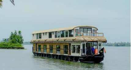 Ultra luxury house boat Alleppey by LexStays Room Type - Luxurious 5 Bedroom House Boat Ultra luxury house boat Alleppey by LexStays Room Type - Luxurious 5 Bedroom House Boat