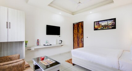 Hotel Vibes Inn DDN Room Type - Super Deluxe room with Balcony