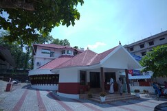 HOTEL VAZHIYORAM Mundakayam
