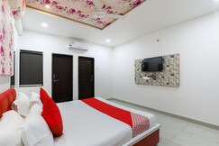 Hotel The Grand