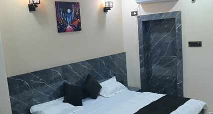 Hotel sunrise Room Type - Deluxe Room with Air Conditioning