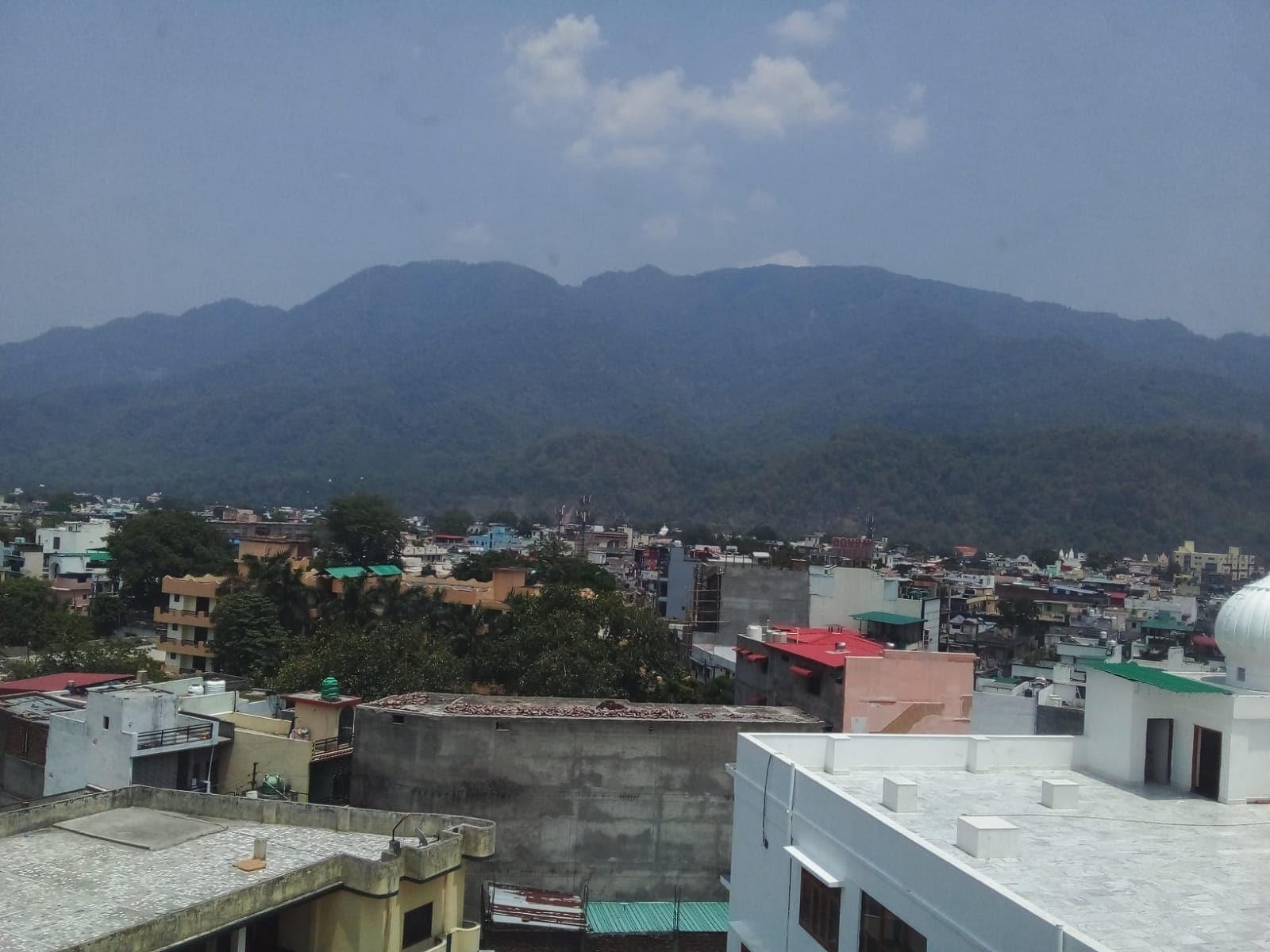 The Vilana Hotel @ 800m from Triveni Ghat - Tap to explore photos