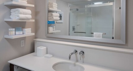 Hampton Inn Boston - Logan Airport Room Type - DOUBLE DOUBLE NONSMOKING