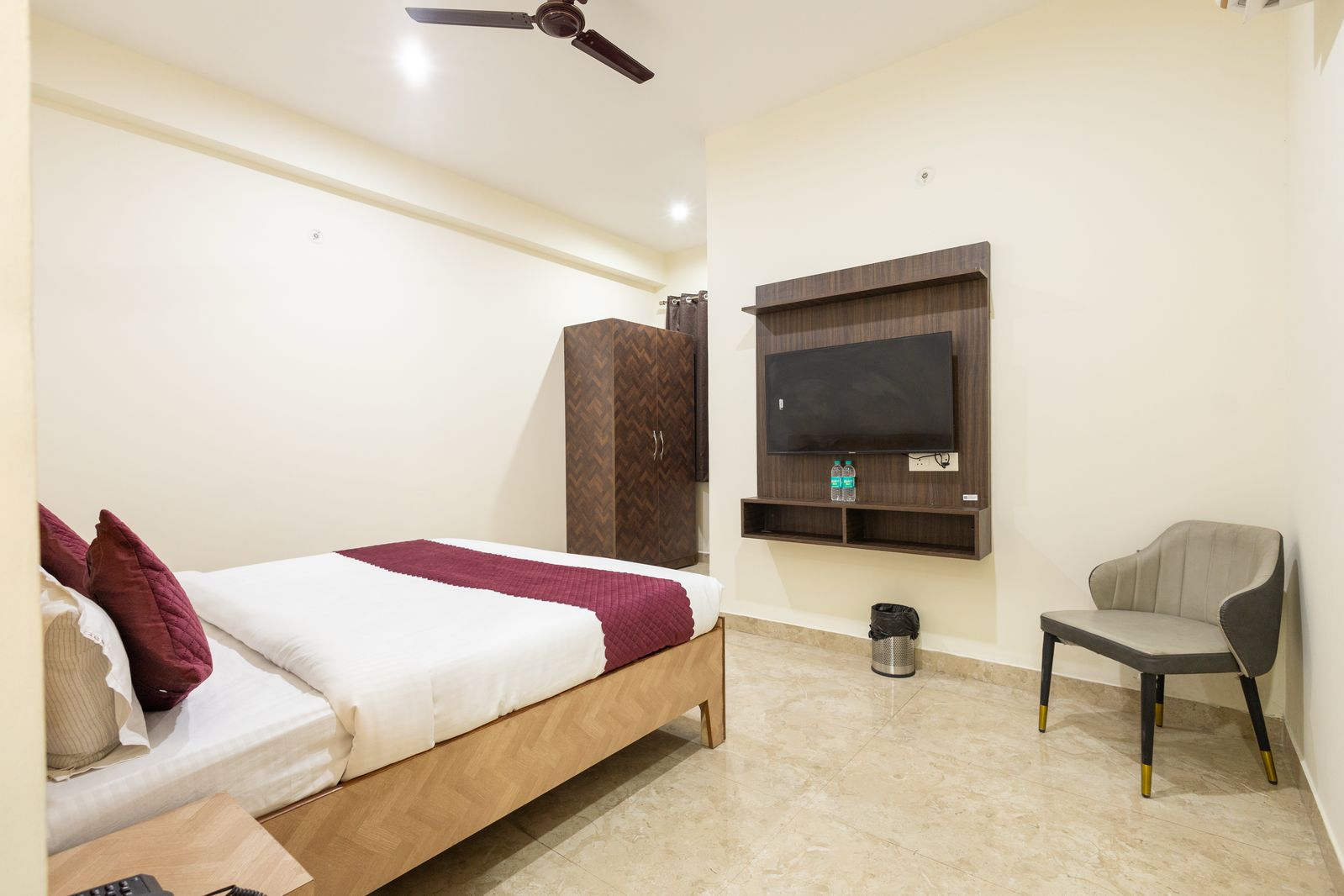 DIVINE HOTELS & BANQUETS - Tap to explore photos