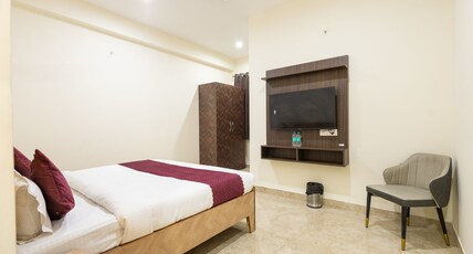 DIVINE HOTELS & BANQUETS Room Type - Deluxe Room with Balcony