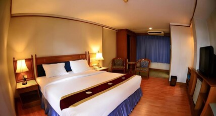 Silom Village Inn Room Type - Deluxe Double Room Silom Village Inn Room Type - Deluxe Double Room