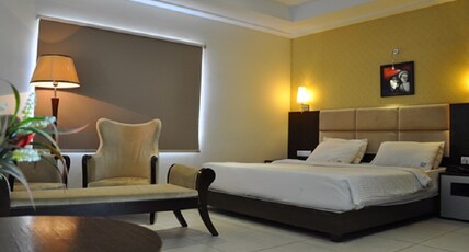 Hotel Shaans Room Type - Premium Room with Work Desk