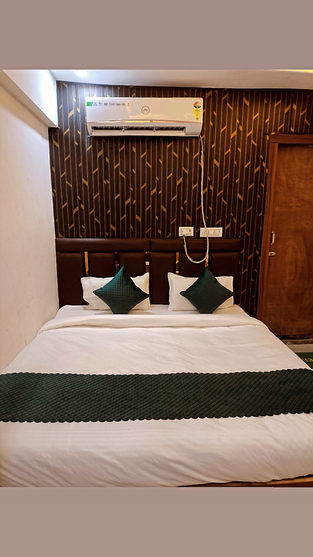 RAGAHAV JI SARKAR LAWN AND BANQUET HALL - Tap to explore photos