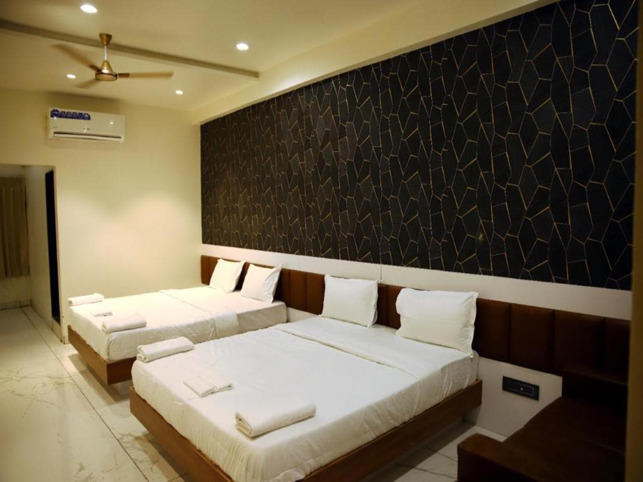Vijaya Palace Resort - Tap to explore photos