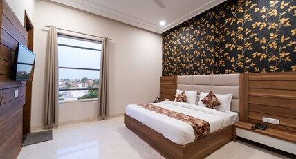 Hotel Grand Suncity Room Type - Deluxe Room