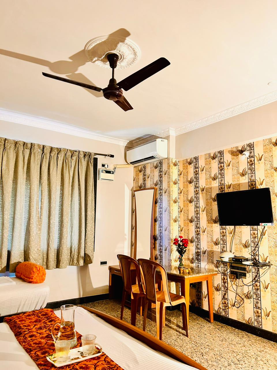 Holiday Home 4 Bedroom Apartment - Tap to explore photos