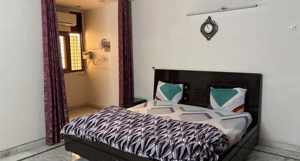 Couple friendly room with limited kitchen Room Type - 1 bedroom property