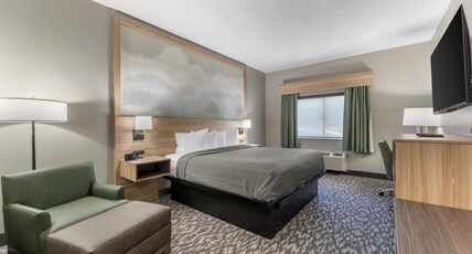 Best Western Plus Executive Inn Room Type - 1 King Bed, Non-Smoking, Microwave And Refrigerator, Wi-Fi, Full Breakfast
