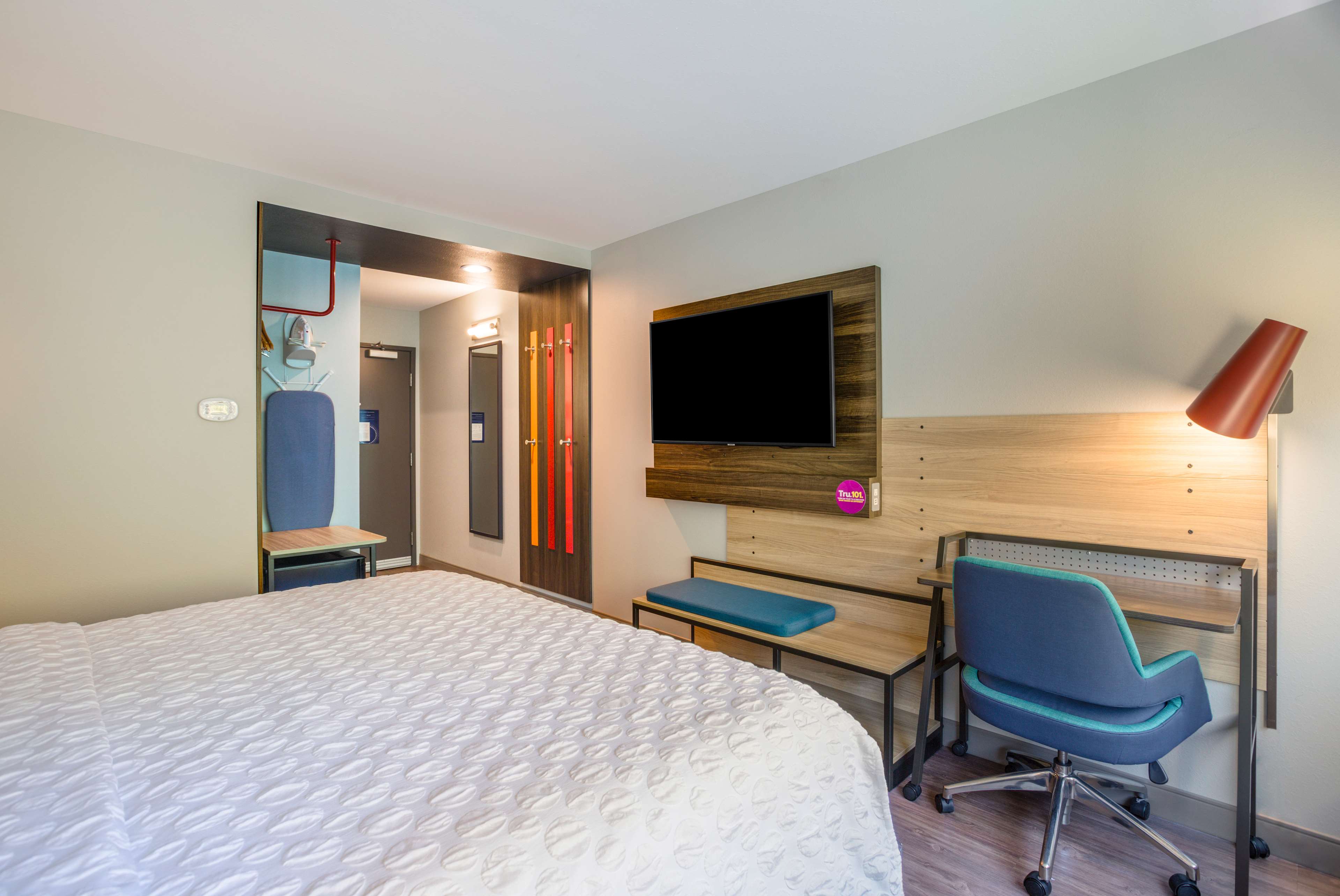 Tru by Hilton Saint Joseph - Tap to explore photos