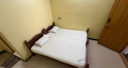 SRI MURUGAN COTTAGE Room Type - 2Bed Room