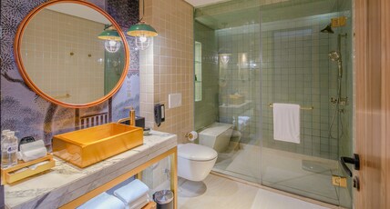 Hotel Indigo Bangkok Wireless Road Room Type - 1 King Standard Balcony