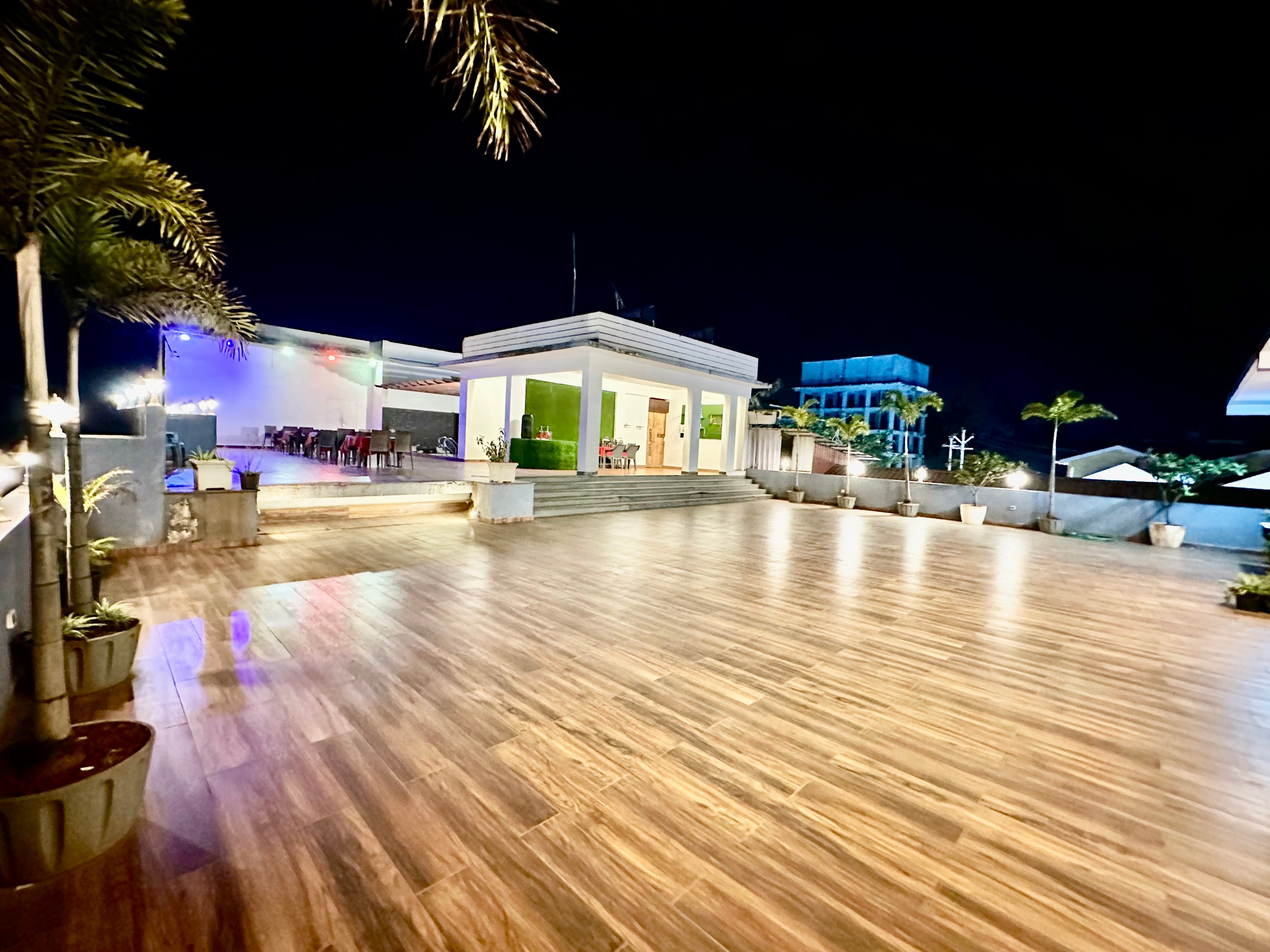 Neo Calangute Beach Resort - Tap to explore photos