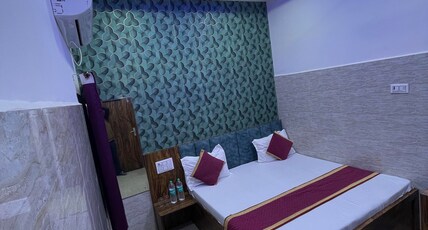 Hotel Triveni Inn Room Type - AC Deluxe Double Bed Room