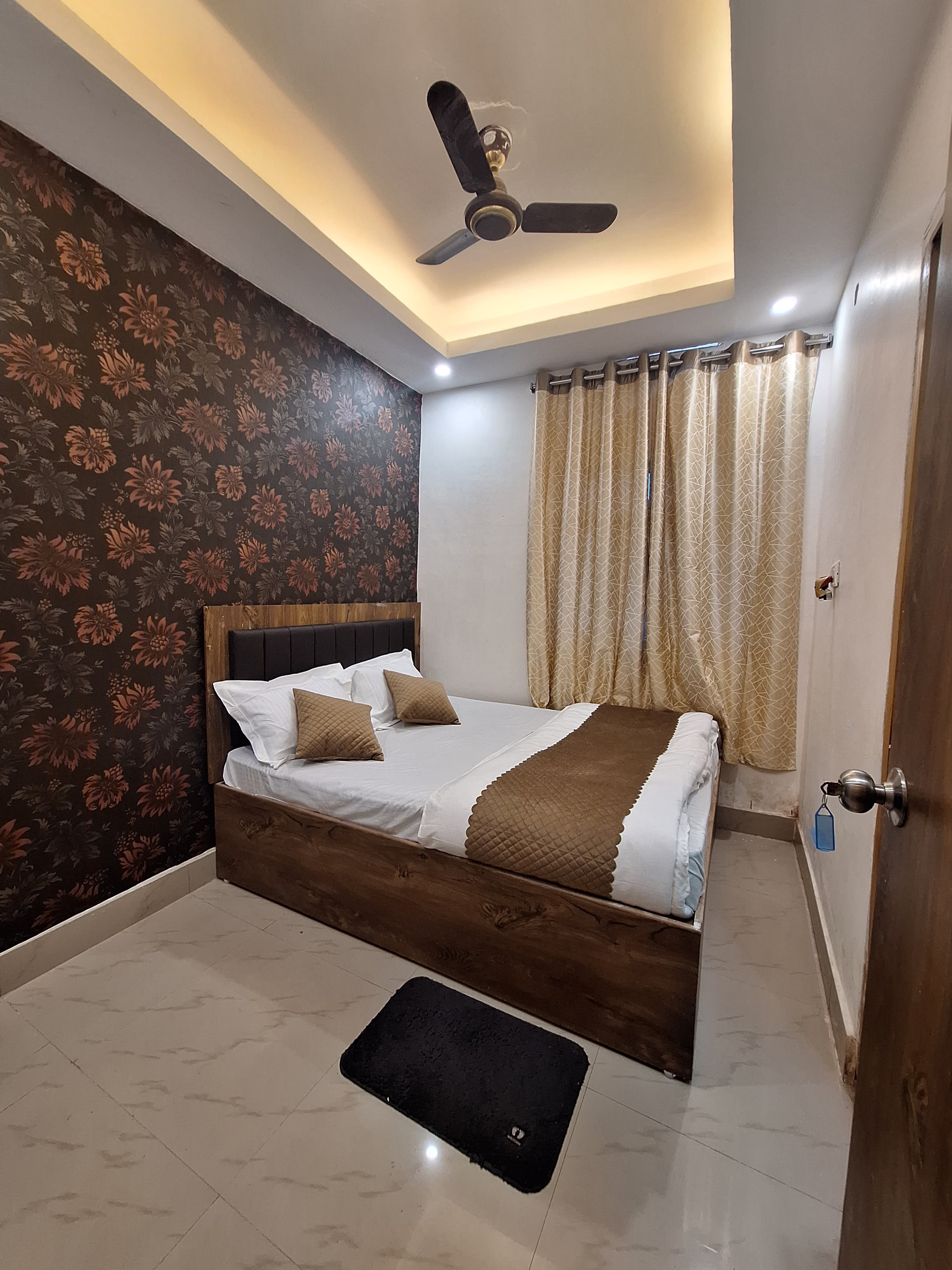 Hotel Yogita Inn - Tap to explore photos