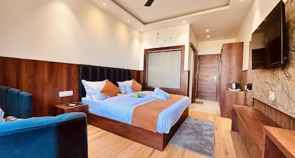 Hotel Sky Heaven Dalhousie Room Type - Luxury Room with Balcony and Mountain View Hotel Sky Heaven Dalhousie Room Type - Luxury Room with Balcony and Mountain View