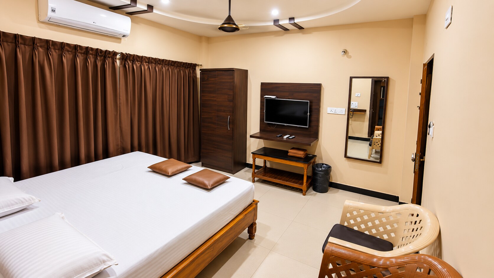 RAGHU RESIDENCY SAMALKOTA - Tap to explore photos