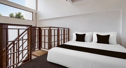Townhouse Oak Hotel Pondokan Tjiburial Room Type - Three Bedrooms Villa