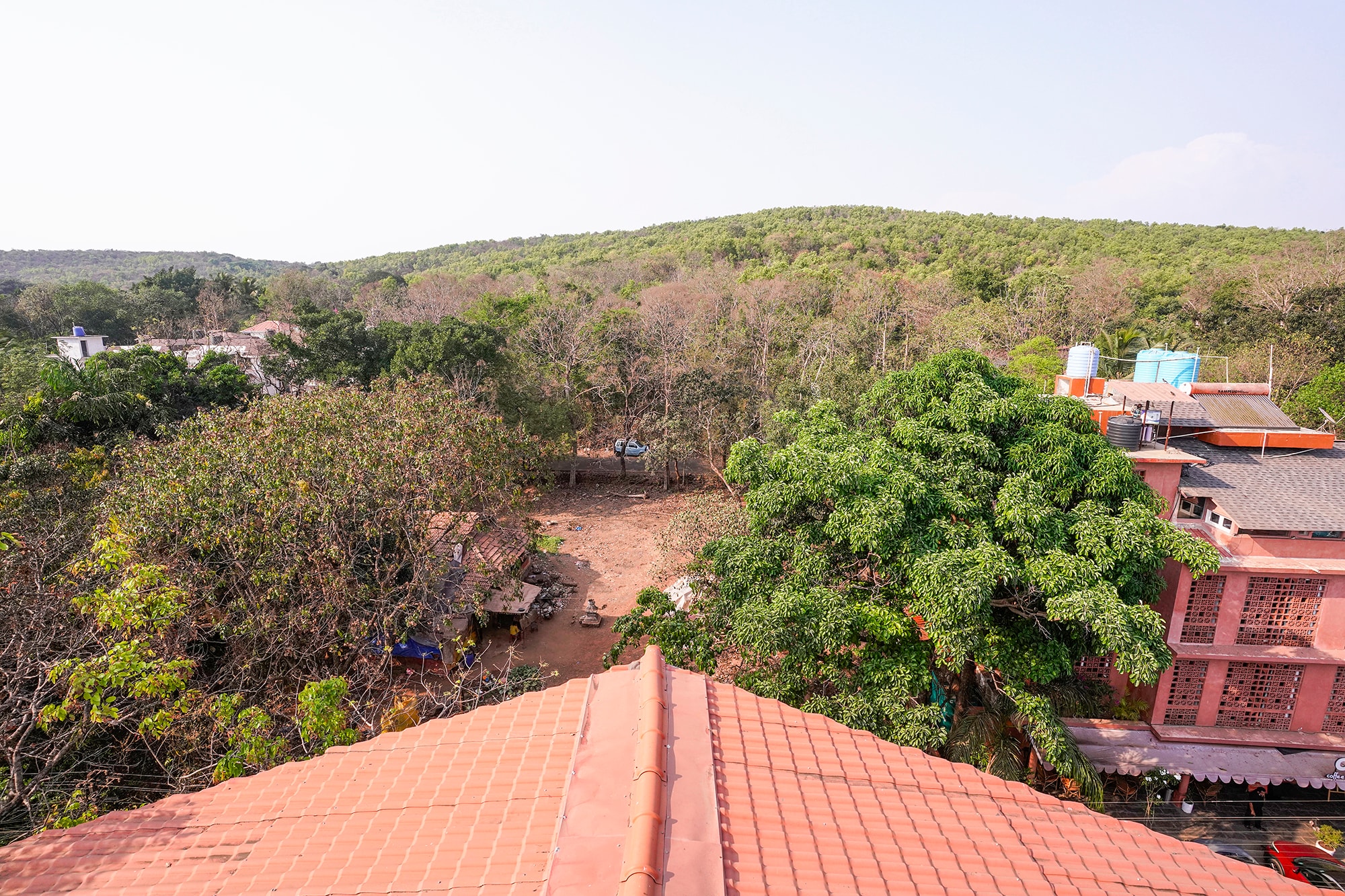 FabHotel Pushpa Inn - Nr. Vagator Beach - Tap to explore photos