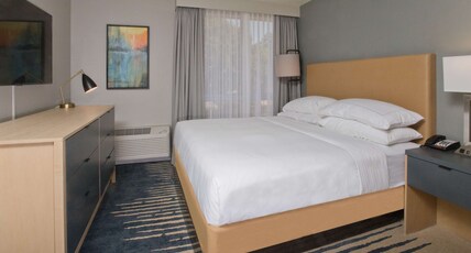 DoubleTree by Hilton Chico Room Type - 1 KING 1BDRM FITNESS SUITE