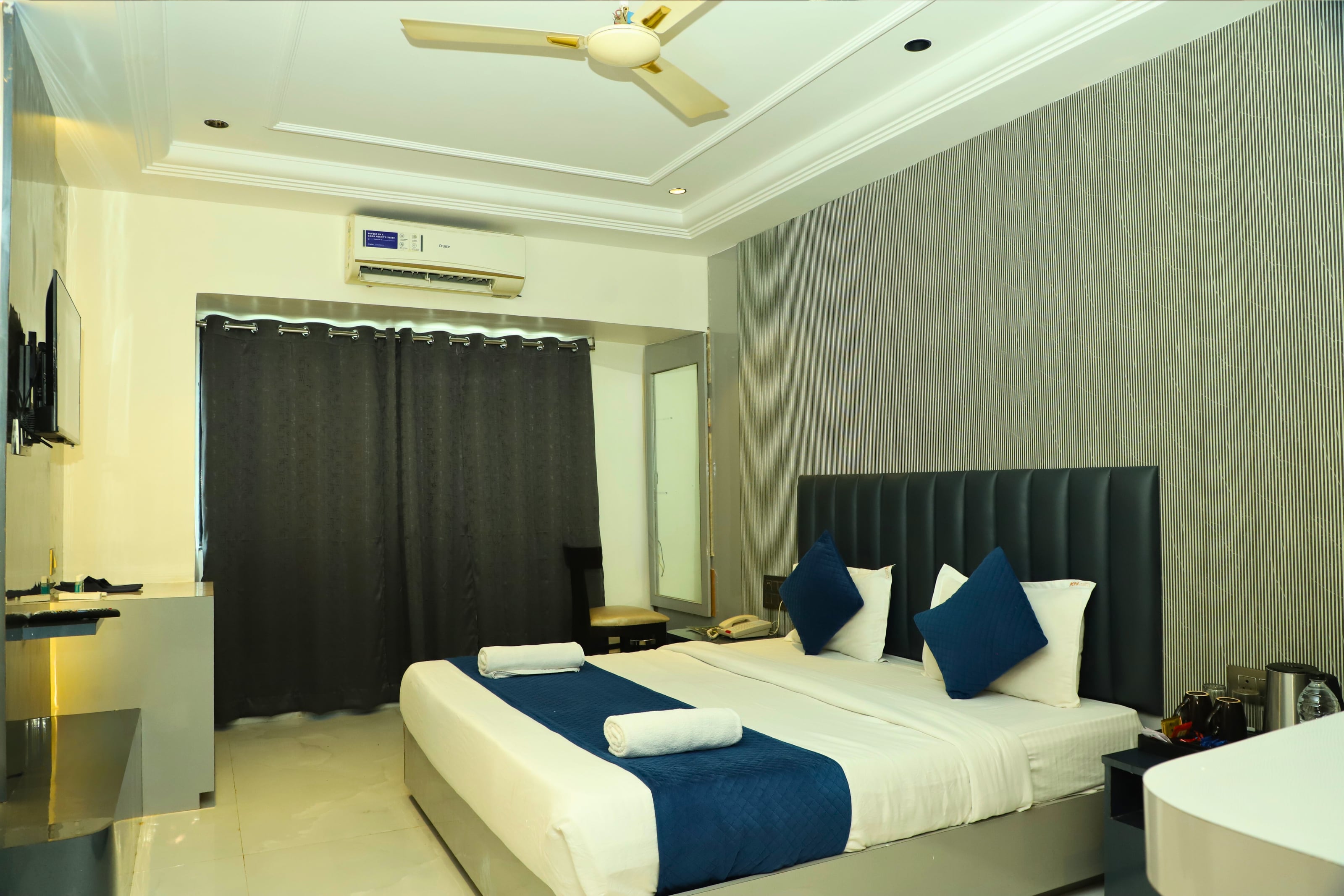 Hotel Shirdi Park Inn (80 Meters From Sai Samadhi Temple) - Tap to explore photos