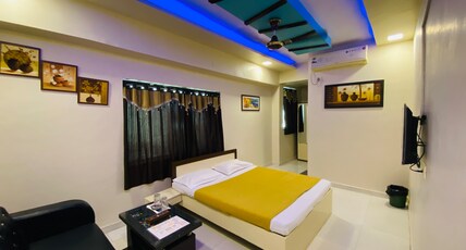 VIJAY PALACE GUEST HOUSE Room Type - DELUXE DOUBLE BED ROOM