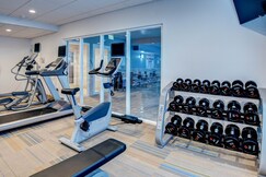 Holiday Inn Express & Suites WOODBRIDGE