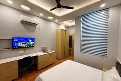 HOUSE OF DREAMS - A Super Premium Property - Smart Rooms for Corporates, Couples, Students, Families