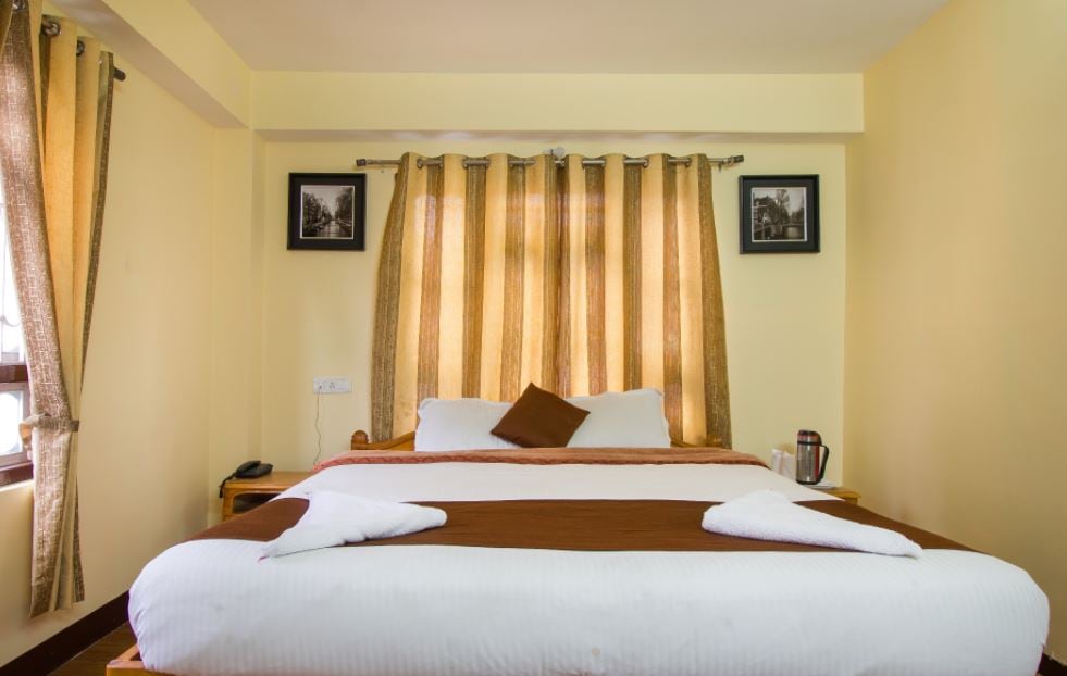 Jain Group Hotel Lachung Continental - Tap to explore photos
