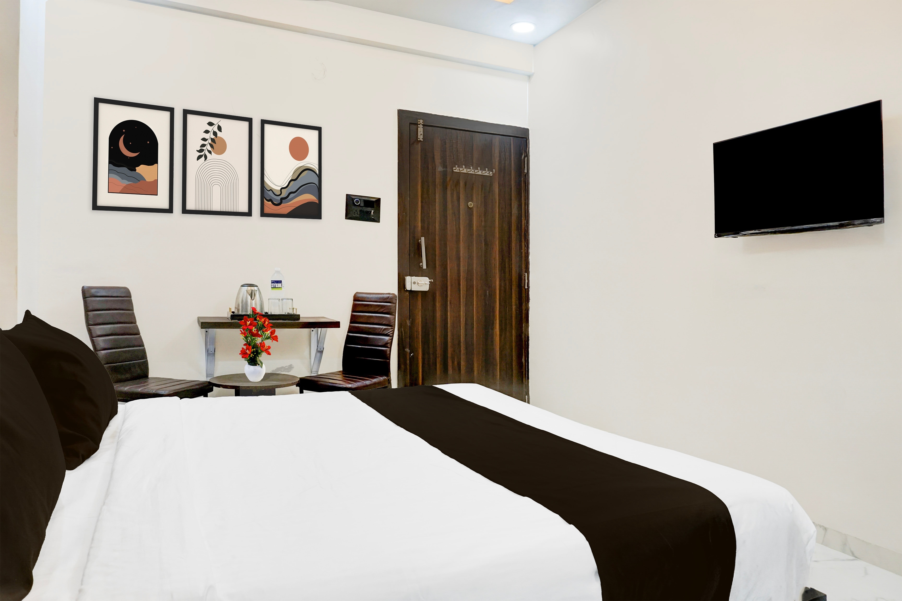 Super Townhouse Hinjewadi Corporate Stays - Tap to explore photos