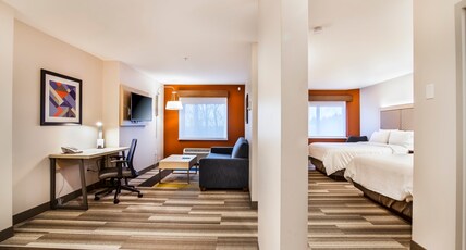 Holiday Inn Express & Suites Langley Room Type - 2 Queen Suite
