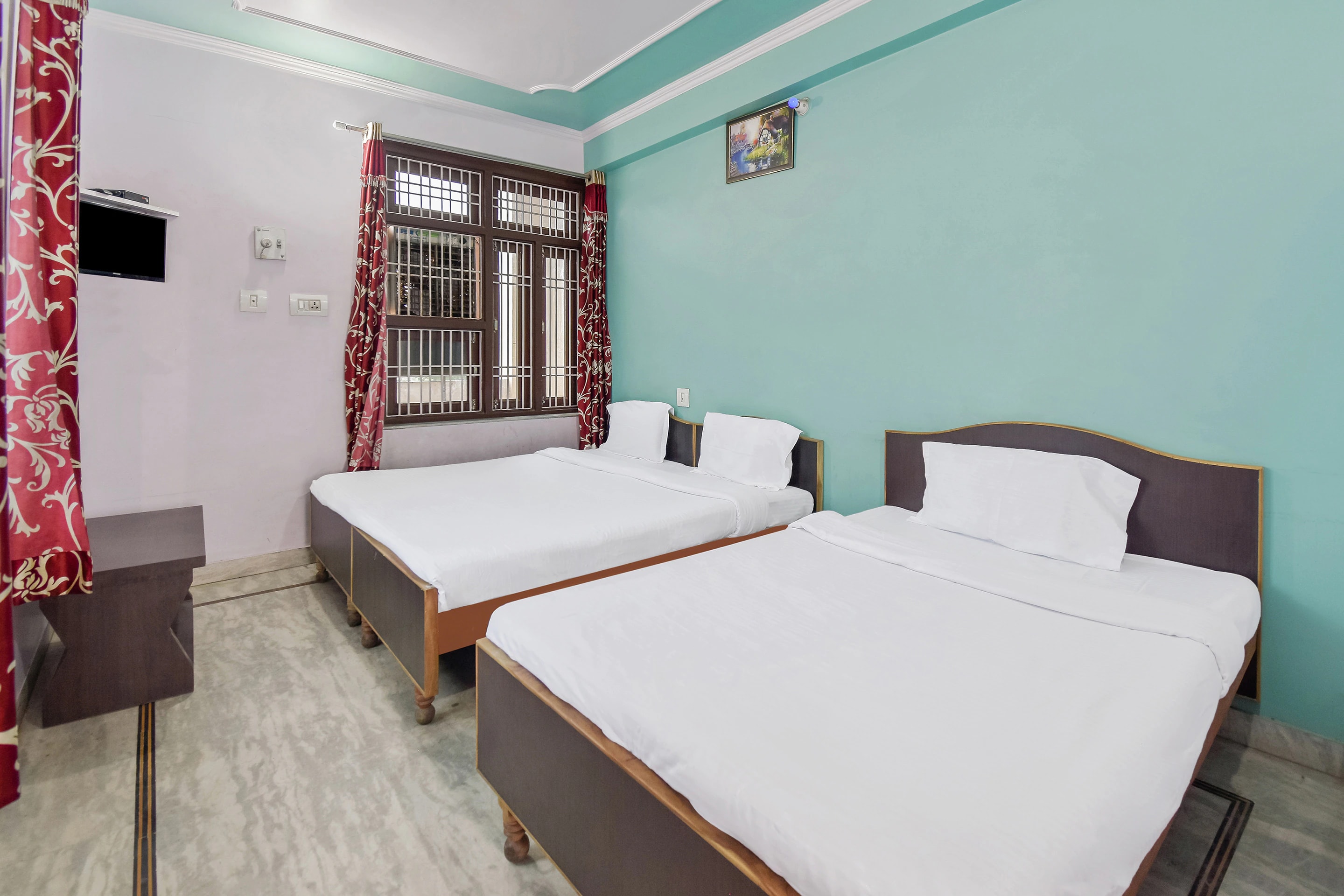 Hotel Om Jai - Tap to explore photos