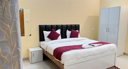 Vikrant Guest House Room Type - Deluxe King Bed Room