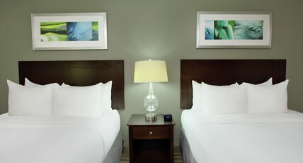 DoubleTree by Hilton Hotel Newark Ohio Room Type - 2 QUEEN BEDS