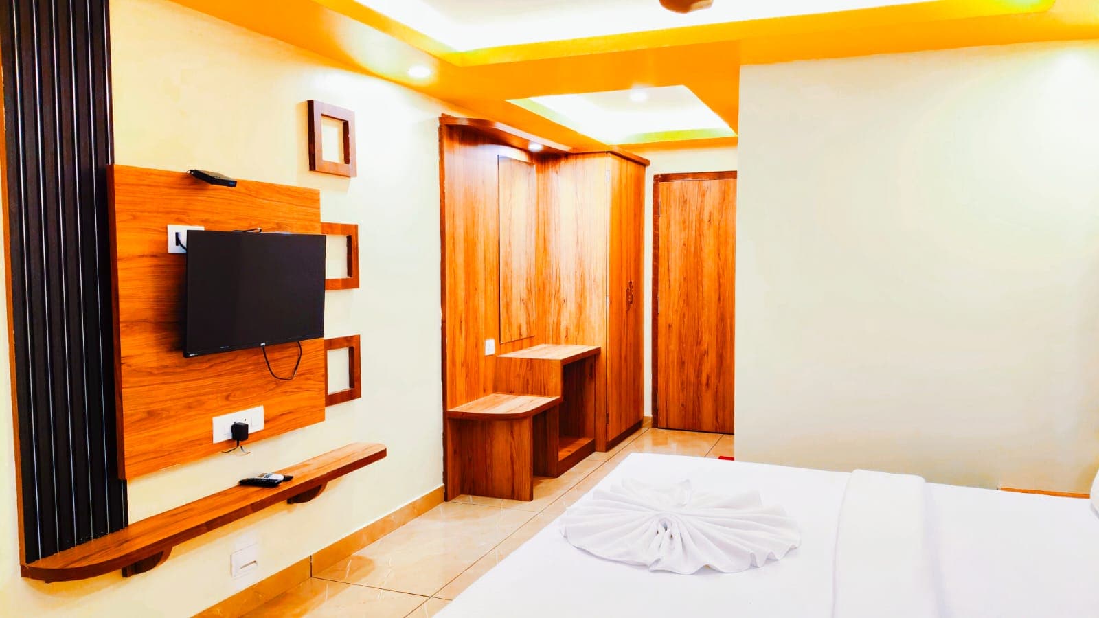 Hotel Gokul Palace - Tap to explore photos