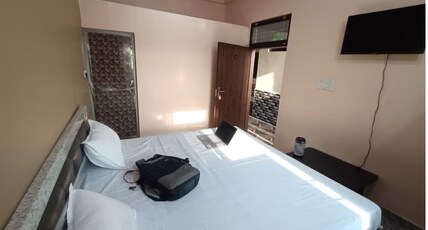 Mayur Hotel & Guest House Room Type - Deluxe Room