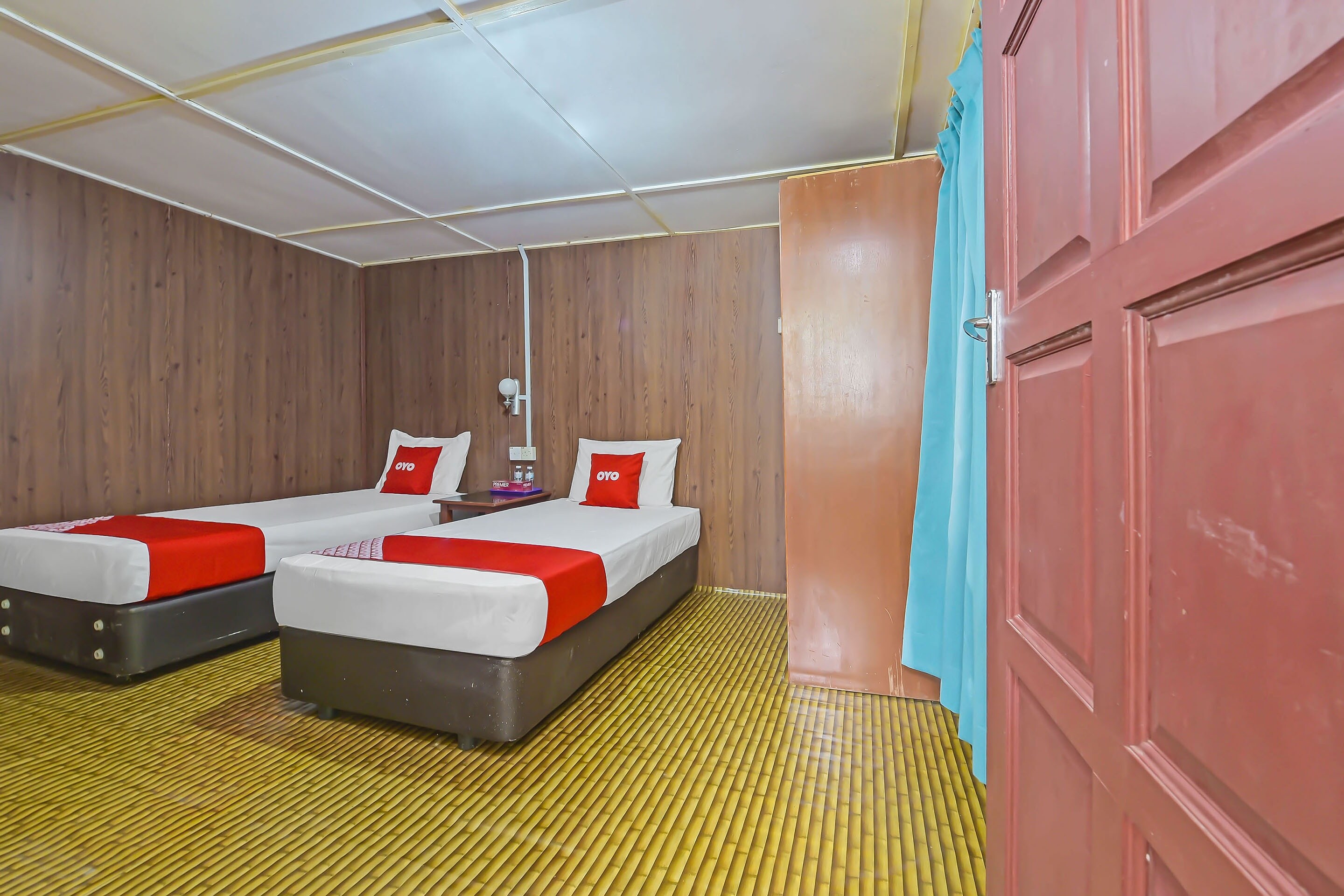 OYO 90675 Holiday View Inn - Tap to explore photos
