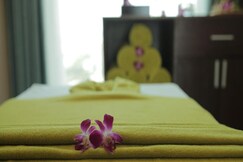 Yarra Ocean Suites Danang