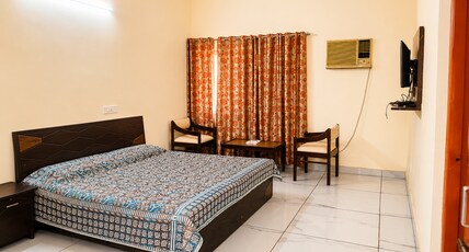 UPSTDC Tourist Bungalow, Moradabad (2KM from Water Kingdom and Eco herbal Park) Room Type - AC Executive