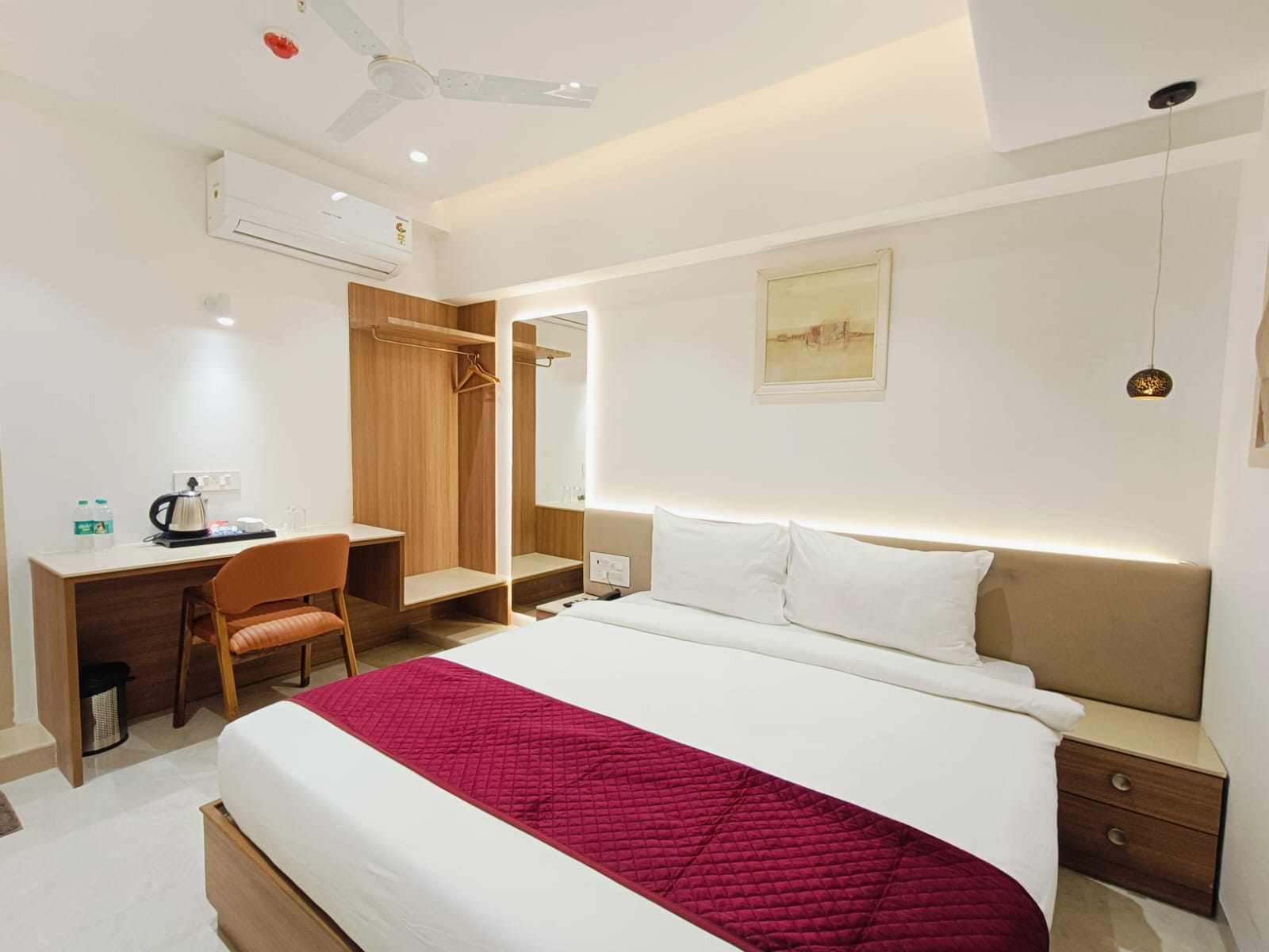 MURLI HOTEL LUXURY ROOMS - Tap to explore photos