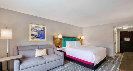 Hampton Inn & Suites by Hilton Jackson Room Type - 1 KING BED STUDY NONSMOK